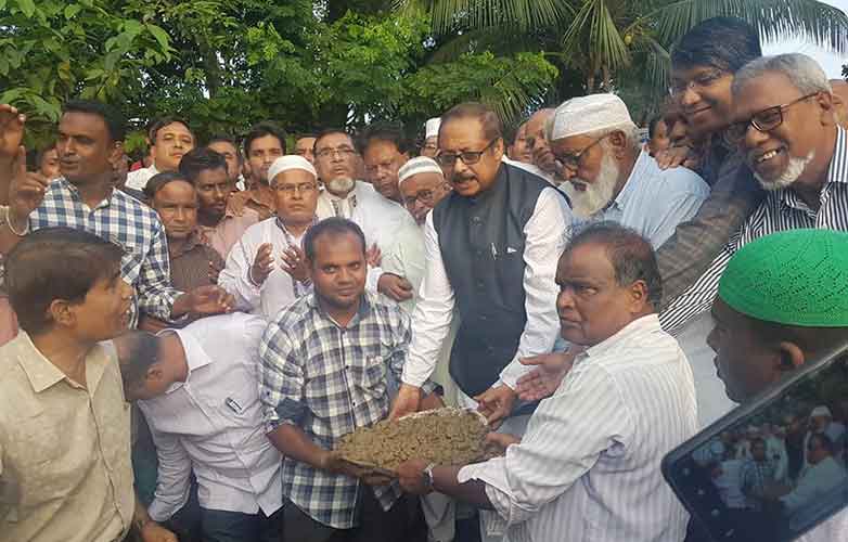 ফেঞ্চুগঞ্জ - মাইজগাও সড়কের ঢালাই কাজের উদ্বোধন ফেঞ্চুগঞ্জ-মাইজগাও-সড়কের-ঢালাই-কাজের-উদ্বোধন-2