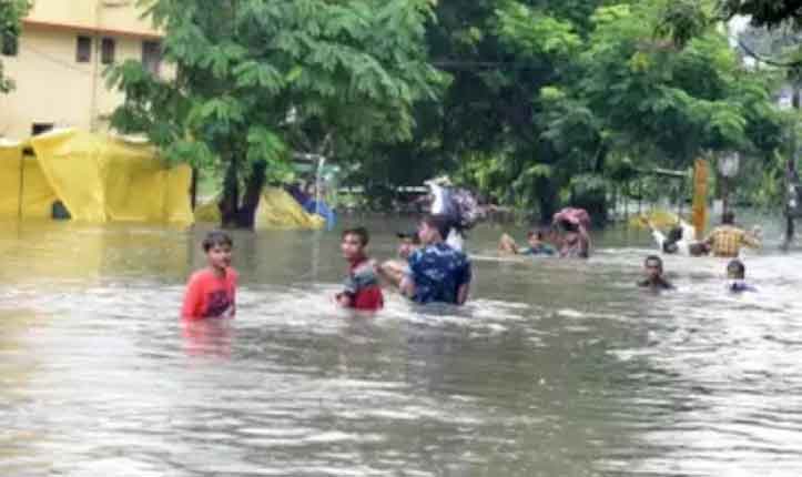 ফারাক্কা বাধের ১০৯ গেট খুলে দেয়ায় ভয়াবহ বন্যার আশঙ্কা ভারী-বর্ষণে-তলিয়ে-গেছে-পাটনার-নিম্নাঞ্চল