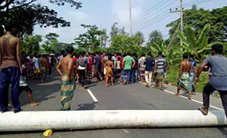 স্কুল ছাত্র নিহতের ঘটনায় মহাসড়ক অবরোধ শায়েস্তাগঞ্জে-মহাসড়ক-অবরোধ