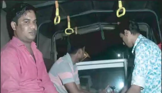 এবার লবণের দাম বৃদ্ধির গুজব, শহরের চৌধুরী বাজারে ৪ ব্যবসায়ীকে আটক করে অর্থ ও কারাদন্ড প্রদান এবার লবণের দাম বৃদ্ধির গুজব, শহরের চৌধুরী বাজারে ৪ ব্যবসায়ীকে আটক করে অর্থ ও কারাদন্ড প্রদান