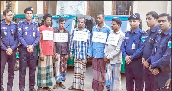 চুনারুঘাটের ল্যাংড়া তালিব গ্রেফতার চুনারুঘাটের ল্যাংড়া তালিব গ্রেফতার