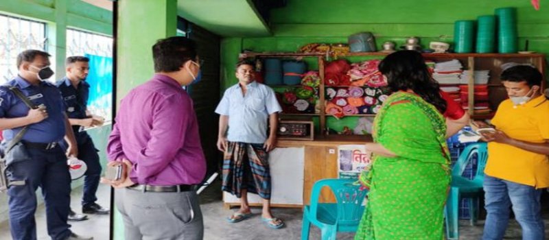 নির্দেশ অমান্য করে দোকান খুলায় বাহুবলে জরিমানা নির্দেশ অমান্য করে দোকান খুলায় বাহুবলে জরিমানা
