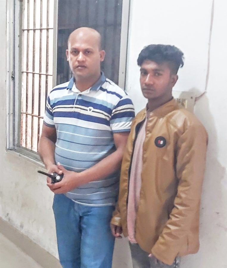 মাধবপুরে স্কুল ছাত্রী কে তুলে নিয়ে ধর্ষণ মাধবপুরে স্কুল ছাত্রী কে তুলে নিয়ে ধর্ষণ