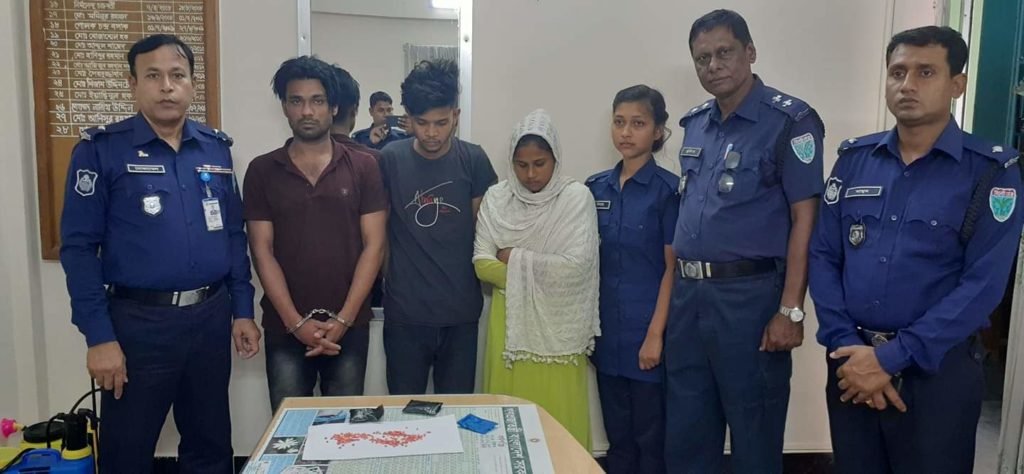 শায়েস্তাগঞ্জে জোড়া ধর্ষণ মামলার আসামী ৪০০ পিস ইয়াবা ও দুই সহযোগীসহ গ্রেফতার শায়েস্তাগঞ্জে জোড়া ধর্ষণ মামলার আসামী ৪০০ পিস ইয়াবা ও দুই সহযোগীসহ গ্রেফতার