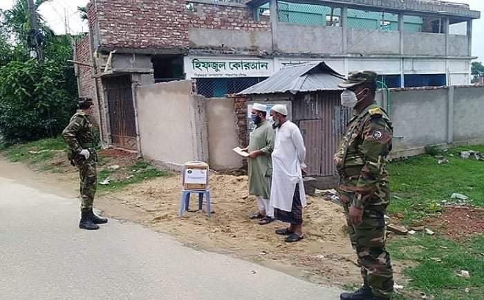 শায়েস্তাগঞ্জে এতিমদের ইদ সামগ্রী দিলো সেনাবাহিনী শায়েস্তাগঞ্জে এতিমদের ইদ সামগ্রী দিলো সেনাবাহিনী