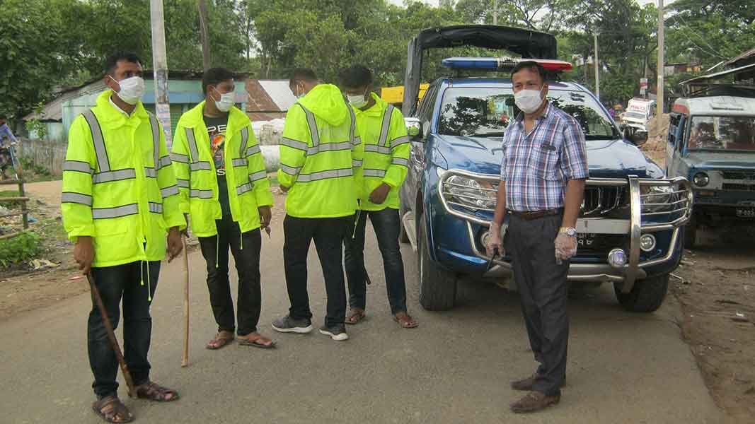 ঝুঁকি নিয়ে কাজ করছে শায়েস্তাগঞ্জ থানা আইনশৃংখলা বাহিনী ঝুঁকি নিয়ে কাজ করছে শায়েস্তাগঞ্জ থানা আইনশৃংখলা বাহিনী