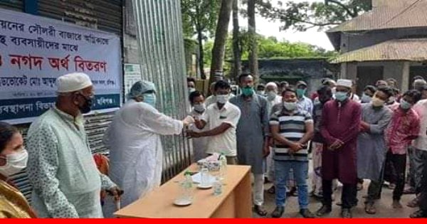 আজমিরীগঞ্জের সৌলরী বাজারে আগুনে পুড়ে ক্ষতিগ্রস্তদের মধ্যে নগদ অর্থ সহায়তা প্রদান আজমিরীগঞ্জের সৌলরী বাজারে আগুনে পুড়ে ক্ষতিগ্রস্তদের মধ্যে নগদ অর্থ সহায়তা প্রদান