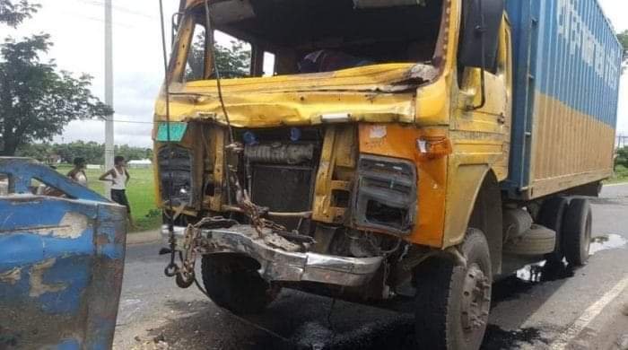 মাধবপুরে কাভার্ড ভ্যান ও পিকাপ ভ্যানের মুখোমুখি সংঘর্ষ মাধবপুরে কাভার্ড ভ্যান ও পিকাপ ভ্যানের মুখোমুখি সংঘর্ষ