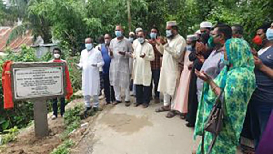 হবিগঞ্জ পৌরএলাকায় ২ কোটি ৪৪ লক্ষ টাকার উন্নয়ন কাজের ফলক উন্মোচন MP-MAYOR-Habigan