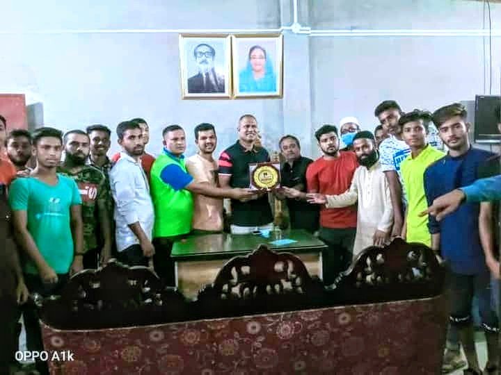 মাছুলিয়া সূর্য তরুন ক্লাবের পক্ষ থেকে পৌর মেয়রকে সম্মাননা স্মারক মাছুলিয়া সূর্য তরুন ক্লাবের পক্ষ থেকে পৌর মেয়রকে সম্মাননা স্মারক