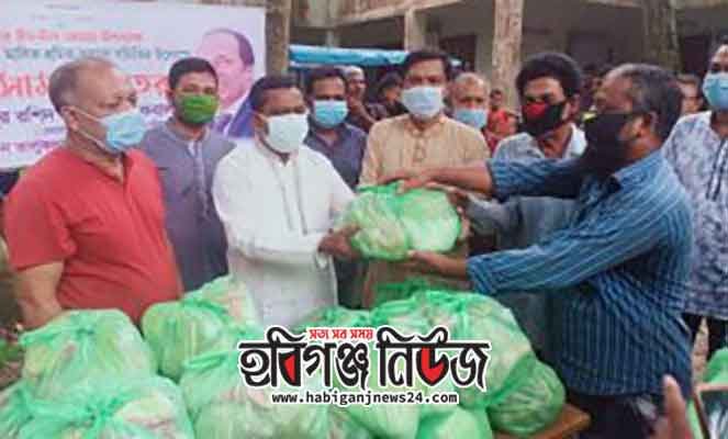 শায়েস্তাগঞ্জে টমটম চালকদের মাঝে ঈদ সামগ্রী বিতরণ শায়েস্তাগঞ্জে টমটম চালকদের মাঝে ঈদ সামগ্রী বিতরণ