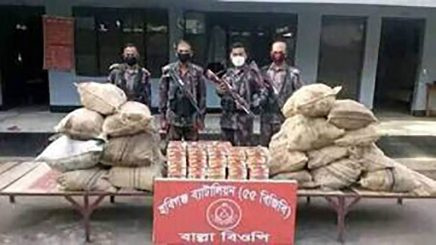 চুনারুঘাটে সাড়ে ৫ লক্ষ টাকার আতসবাজি আটক Chunarughat-BGB