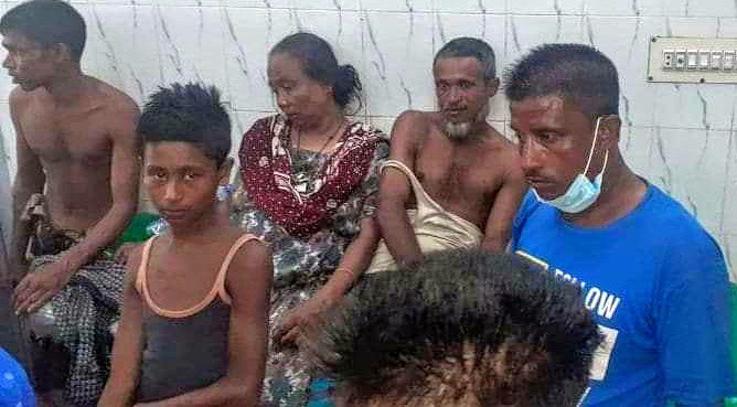 বাহুবলে ঘাস কাটা নিয়ে দুই পক্ষের সংঘর্ষ বাহুবলে ঘাস কাটা নিয়ে দুই পক্ষের সংঘর্ষ