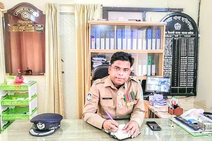 মুজিব বর্ষ সম্মাননায় মনোনীত হলেন চুনারুঘাট থানার ওসি মুজিব বর্ষ সম্মাননায় মনোনীত হলেন চুনারুঘাট থানার ওসি