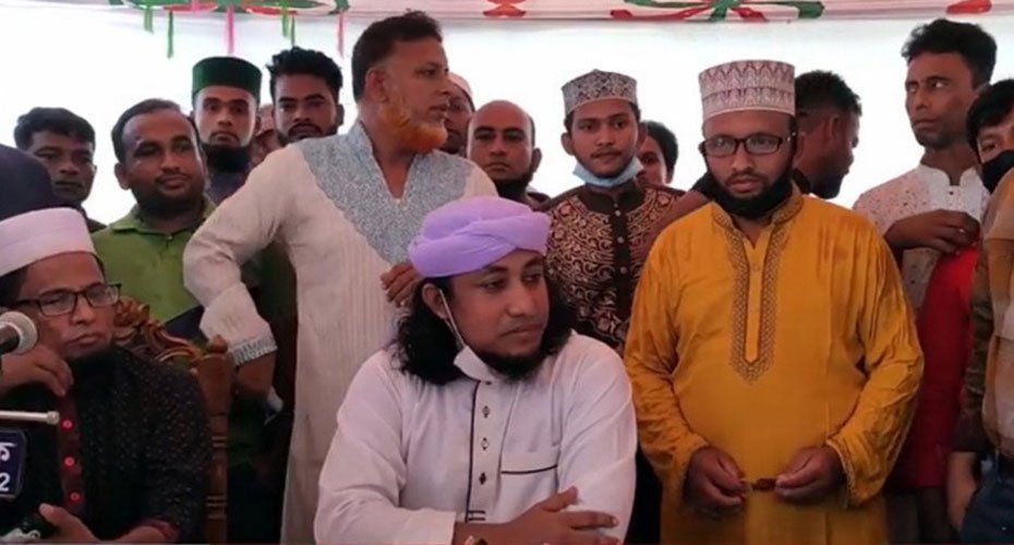 অনুমতি না থাকায় মুফতি তাহেরীর সভা বন্ধ করল পুলিশ অনুমতি-না-থাকায়-মুফতি-তাহেরীর-সভা-বন্ধ-করল-পুলিশ