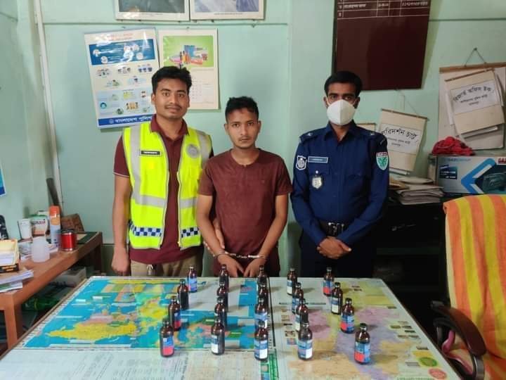 মাধবপুরে ২০ বোতল ভারতীয় ফেন্সিডিল সহ যুবক আটক মাধবপুরে ২০ বোতল ভারতীয় ফেন্সিডিল সহ যুবক আটক