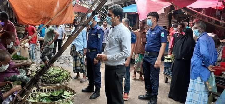হবিগঞ্জ চৌধুরী বাজারে ৬টি প্রতিষ্ঠান কে জরিমানা হবিগঞ্জ চৌধুরী বাজারে ৬টি প্রতিষ্ঠান কে জরিমানা