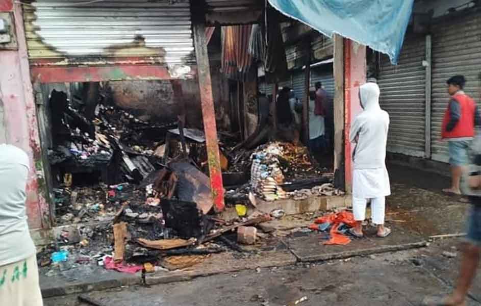 বানিয়াচংয়ে আগুনে পুঁড়ে গেছে ১৪ দোকান বানিয়াচংয়ে আগুনে পুঁড়ে গেছে ১৪ দোকান