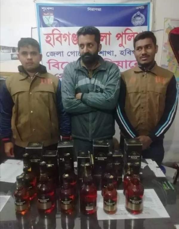 ডিবি পুলিশের হাতে বিদেশি মদসহ ব্যাবসায়ী গ্রেফতার ডিবি পুলিশের হাতে বিদেশি মদসহ ব্যাবসায়ী গ্রেফতার