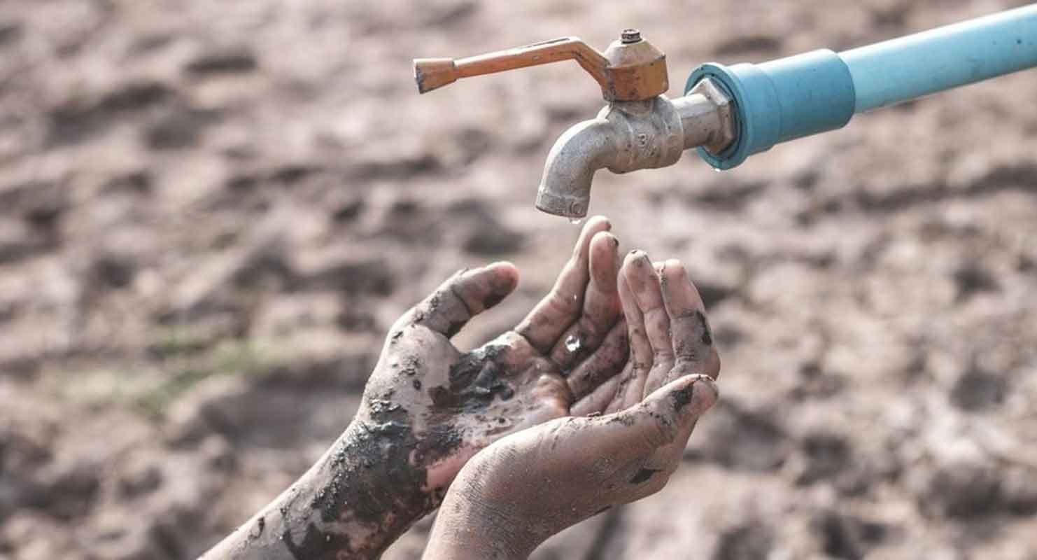 শহরে দেখা দিয়েছে তীব্র পানির সংকট Water-crisis