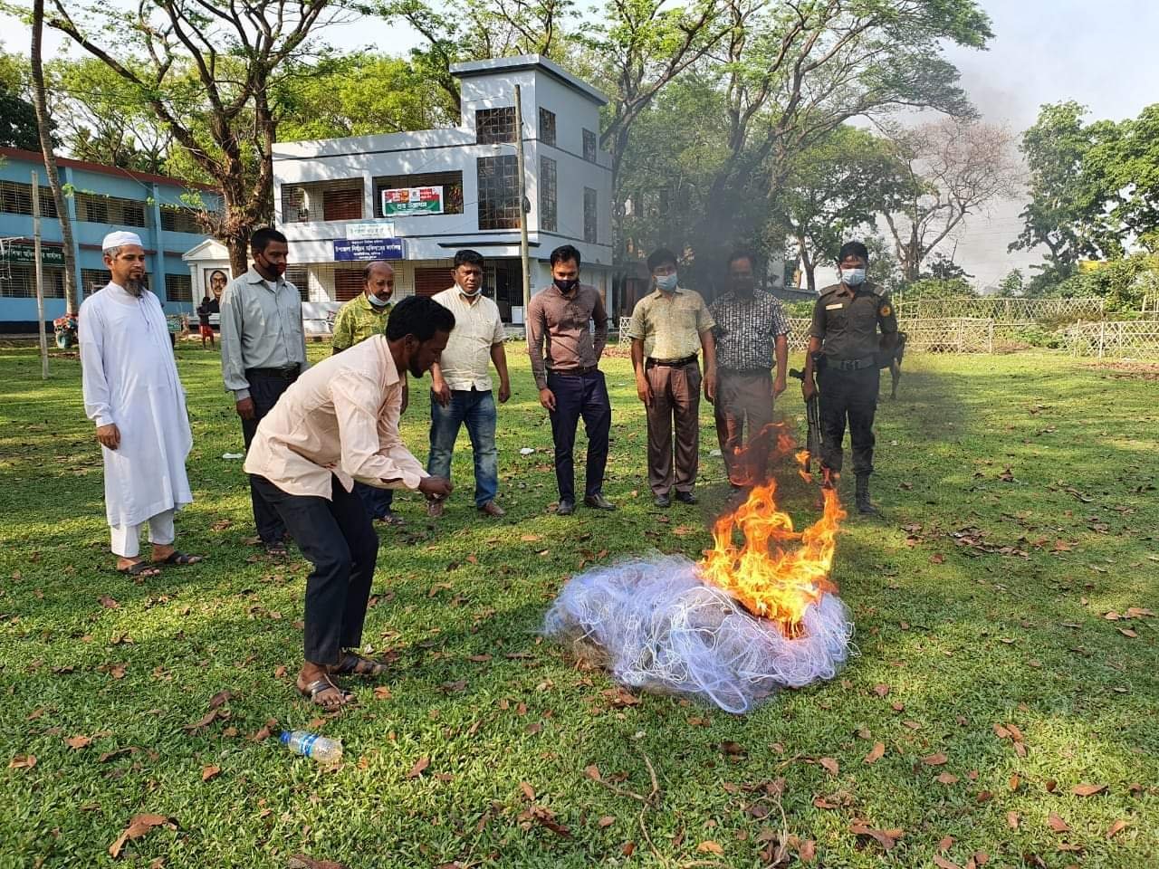 আজমিরিগঞ্জে ভ্রাম্যমাণ আদালতের অভিযানে ৩ হাজার মিটার কারেন্ট জাল জব্দ আজমিরিগঞ্জে ভ্রাম্যমাণ আদালতের অভিযানে ৩ হাজার মিটার কারেন্ট জাল জব্দ