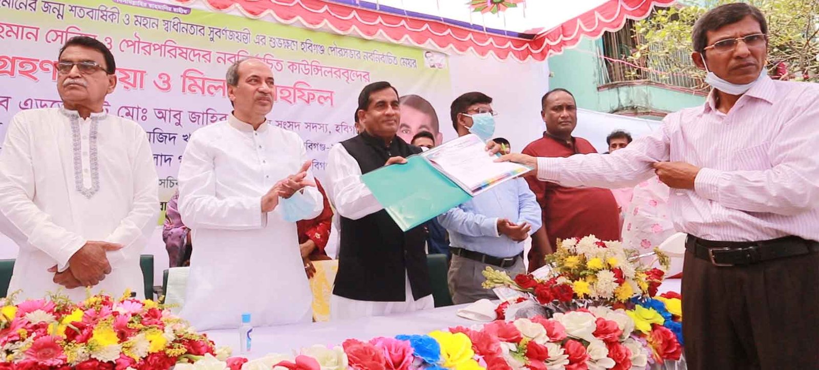 উৎসবমুখর পরিবেশে মেয়র সেলিমের দায়িত্ব গ্রহণ উৎসবমুখর পরিবেশে মেয়র সেলিমের দায়িত্ব গ্রহণ