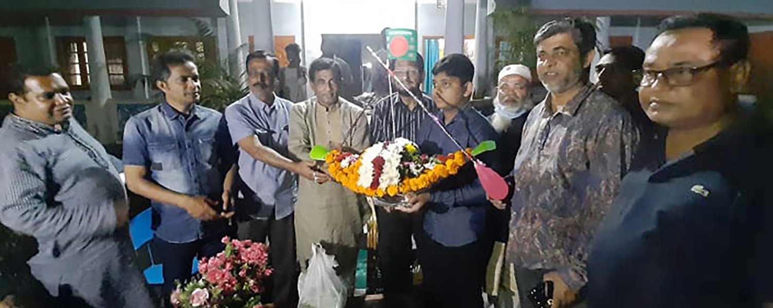 নব নির্বাচিত মেয়র সেলিমকে পিটিআই এলাকাবাসীর সংবর্ধনা নব নির্বাচিত মেয়র সেলিমকে পিটিআই এলাকাবাসীর সংবর্ধনা