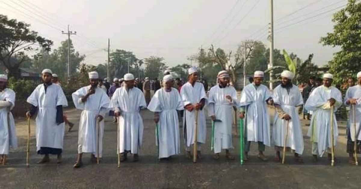 বাহুবলে কাপনের কাপড় পড়ে হরতাল পালন করছে হেফাজত বাহুবলে কাপনের কাপড় পড়ে হরতাল পালন করছে হেফাজত