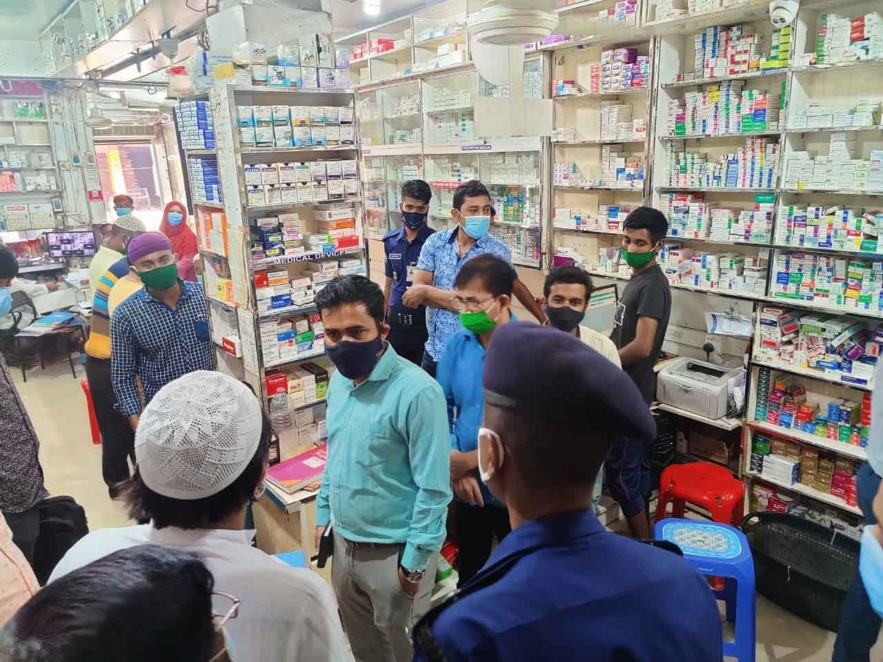 শহরের ফার্মেসিগুলোতে ভ্রাম্যমাণ আদালতের অভিযান, ৯০ হাজার টাকা জরিমানা শহরের ফার্মেসিগুলোতে ভ্রাম্যমাণ আদালতের অভিযান