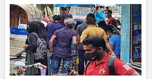 শহরের বিভিন্ন পয়েন্টে ঝটলা বেধে মোবাইল সিম বিক্রি, মানা হচ্ছে না স্বাস্থ্যবিধি শহরের বিভিন্ন পয়েন্টে ঝটলা বেধে মোবাইল সিম বিক্রি, মানা হচ্ছে না স্বাস্থ্যবিধি