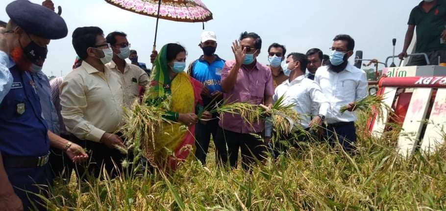 আজমিরিগঞ্জে বোরো ধান কর্তন ও ভূমিহীনদের গৃহ নির্মাণ কার্যক্রম পরিদর্শন করলেন জেলা প্রশাসক আজমিরিগঞ্জে বোরো ধান কর্তন ও ভূমিহীনদের গৃহ নির্মাণ কার্যক্রম পরিদর্শন করলেন জেলা প্রশাসক