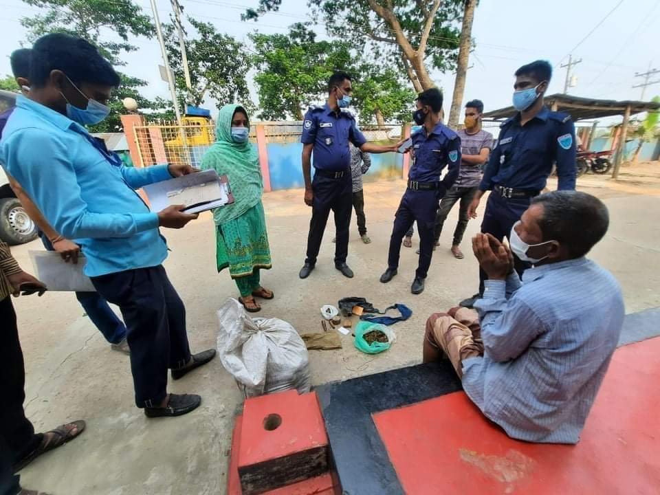 গাজাঁ পাচারের সময় বানিয়াচংয়ে এক ব্যাক্তিকে ভ্রাম্যমান আদালতের সাজা গাজাঁ পাচারের সময় বানিয়াচংয়ে এক ব্যাক্তিকে ভ্রাম্যমান আদালতের সাজা