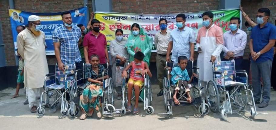 অস্ট্রেলিয়া প্রবাসীর অনুদানে প্রতিবন্ধীদের মাঝে হুইল চেয়ার বিতরণ করলেন জেলা প্রশাসক অস্ট্রেলিয়া প্রবাসীর অনুদানে প্রতিবন্ধীদের মাঝে হুইল চেয়ার বিতরণ করলেন জেলা প্রশাসক