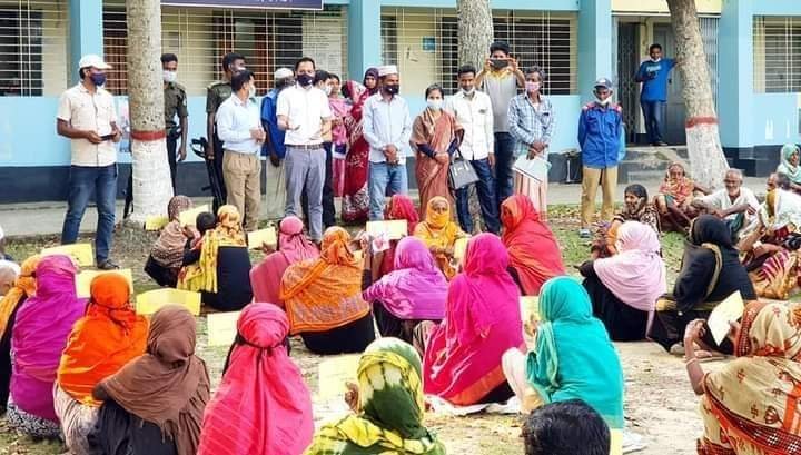আজমিরীগঞ্জে হতদরিদ্রের মাঝে প্রধানমন্ত্রীর মানবিক সহায়তা প্রদান আজমিরীগঞ্জে হতদরিদ্রের মাঝে প্রধানমন্ত্রীর মানবিক সহায়তা প্রদান