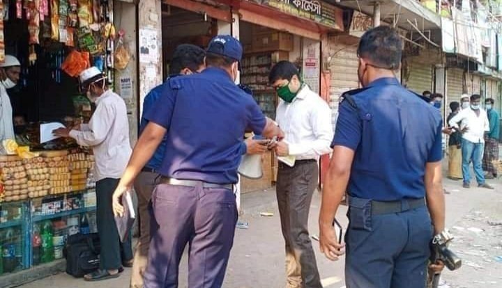লাখাইয়ে ৭ জনকে জরিমানা লাখাইয়ে ৭ জনকে জরিমানা