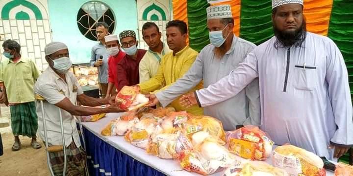 ৩০০ পরিবারের মাঝে ইনভাইটার অব ইসলামের ঈদ সামগ্রী বিতরণ ৩০০ পরিবারের মাঝে ইনভাইটার অব ইসলামের ঈদ সামগ্রী বিতরণ