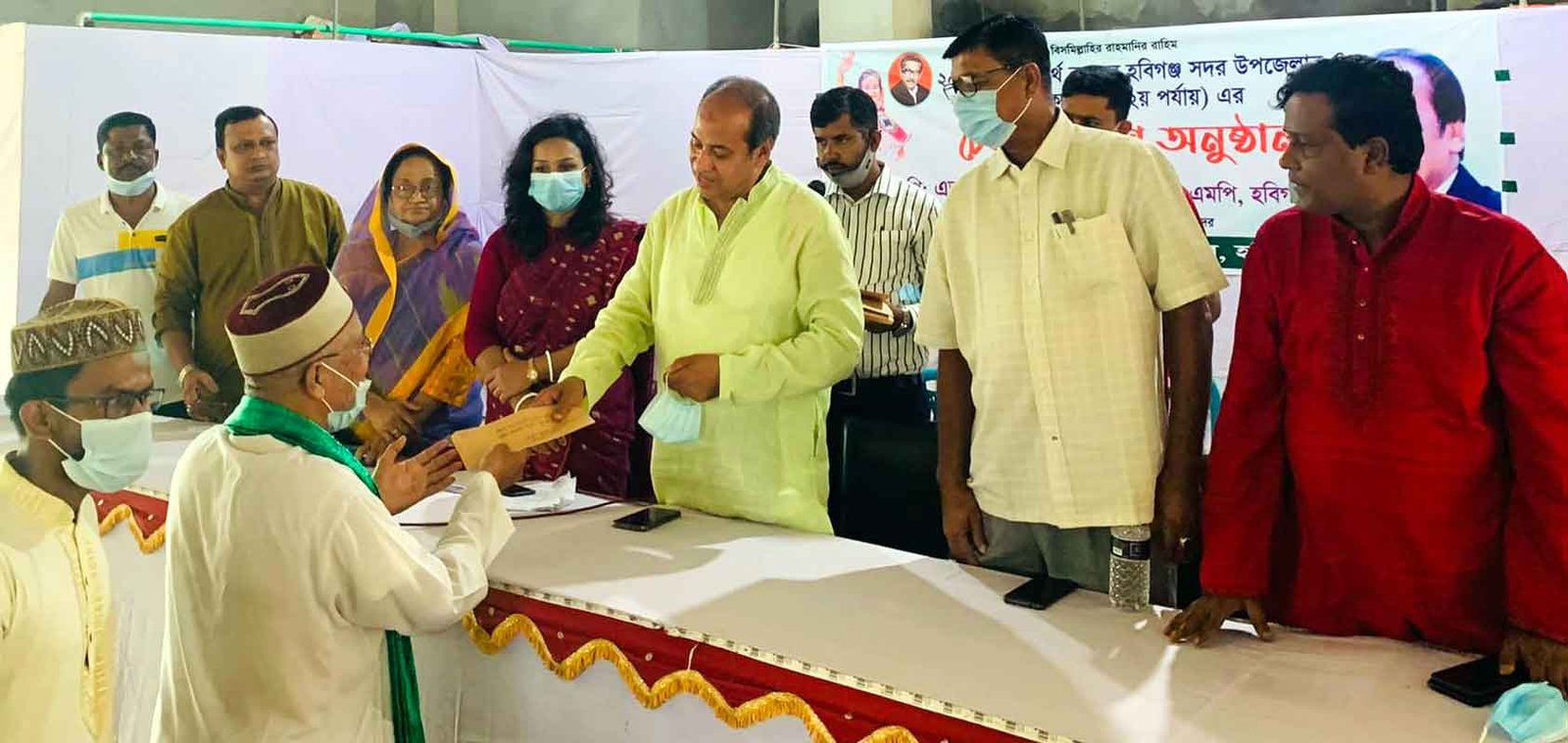 বিভিন্ন প্রতিষ্ঠানের উন্নয়নে ৭৩ লাখ টাকার চেক বিতরণ করেছেন এমপি আবু জাহির বিভিন্ন প্রতিষ্ঠানের উন্নয়নে ৭৩ লাখ টাকার চেক বিতরণ করেছেন এমপি আবু জাহির