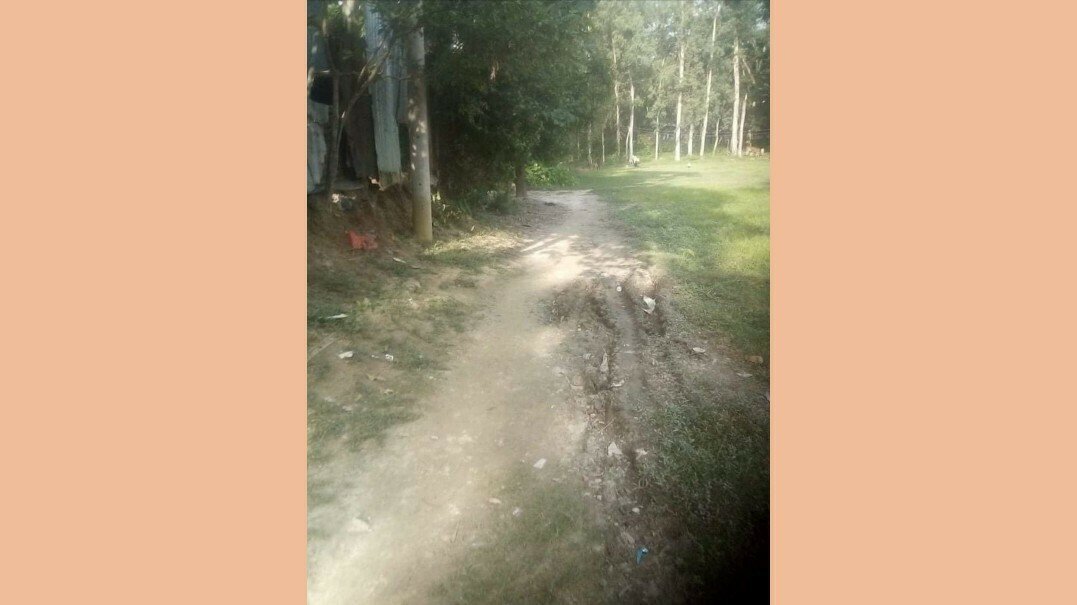 লাখাইর বুল্লা বাজার হতে রত্নার খাল পর্যন্ত রাস্তার বেহাল দশা লাখাইর বুল্লা বাজার হতে রত্নার খাল পর্যন্ত রাস্তার বেহাল দশা