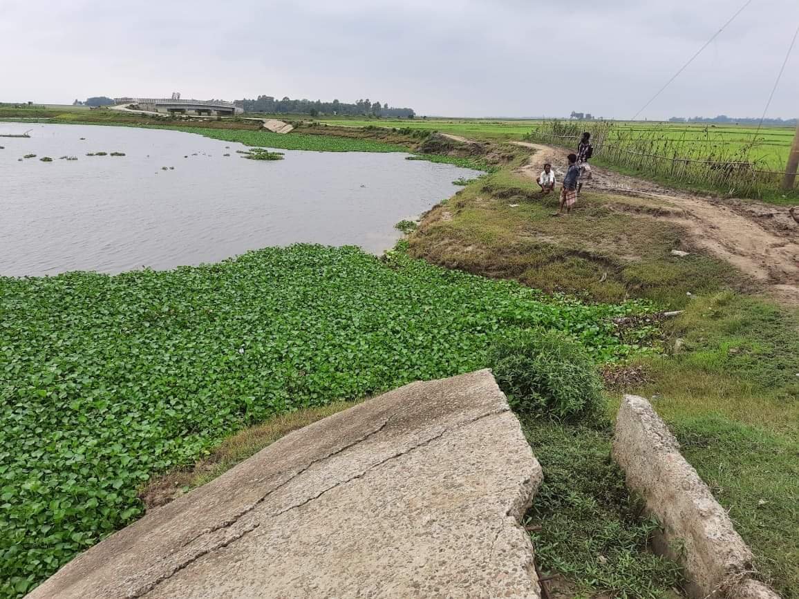 লাখাইর মোড়াকরি-কৃষ্ণপুর সড়কের আংশিক নদীগর্ভে বিলীন, রক্ষায় নেই কোন উদ্যোগ লাখাইর মোড়াকরি-কৃষ্ণপুর সড়কের আংশিক নদীগর্ভে বিলীন