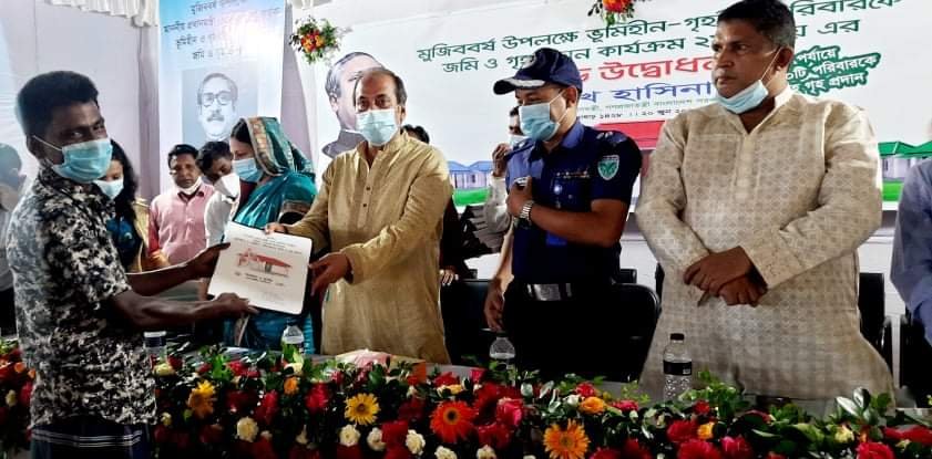 সদরে ২য় ধাপে গৃহহীন ৩০টি পরিবারকে গৃহ প্রদান সদরে ২য় ধাপে গৃহহীন ৩০টি পরিবারকে গৃহ প্রদান