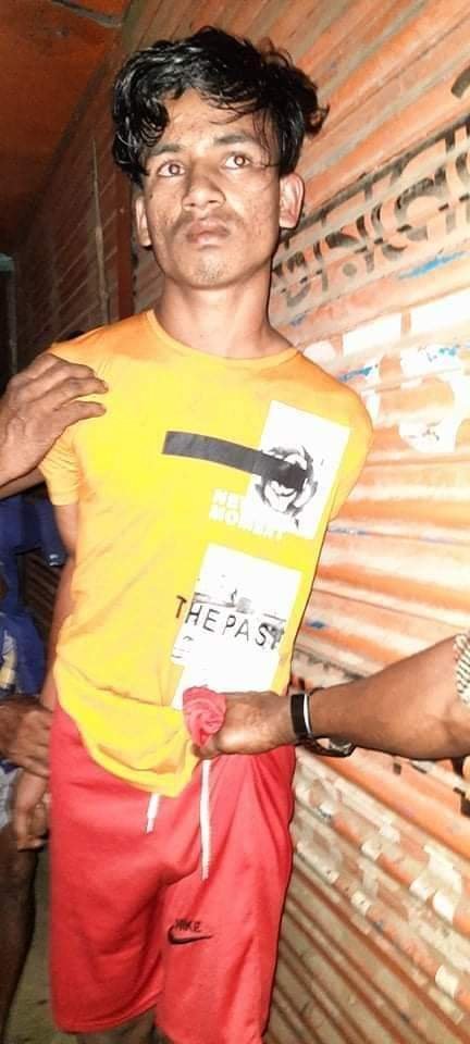 লাখাই বুল্লা বাজারে জনতার হাতে চোর আটক লাখাই বুল্লা বাজারে জনতার হাতে চোর আটক