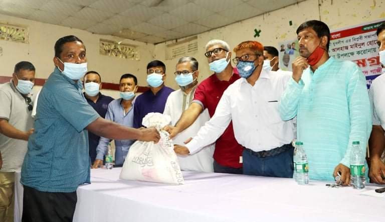 নবীগঞ্জে যুবলীগের উদ্যোগে অসহায়দের মাঝে ত্রাণ বিতরণ নবীগঞ্জে যুবলীগের উদ্যোগে অসহায়দের মাঝে ত্রাণ বিতরণ