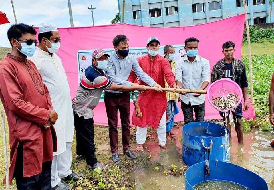 আজমিরীগঞ্জে পোনামাছ অবমুক্তকরণ