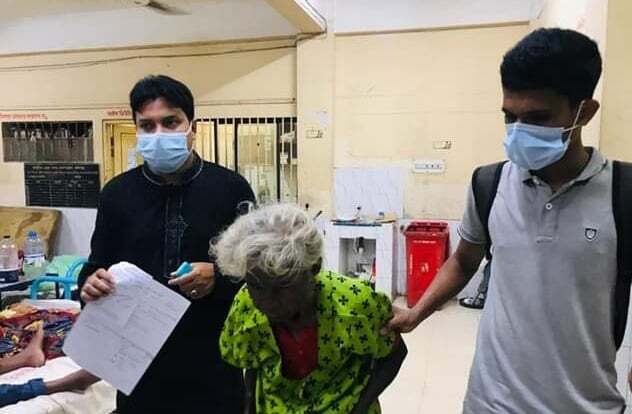 জেলা প্রশাসকের সহায়তায় পরিচয়হীন বৃদ্ধাকে সরকারি আশ্রয়কেন্দ্রে প্রেরণ জেলা প্রশাসকের সহায়তায় পরিচয়হীন বৃদ্ধাকে সরকারি আশ্রয়কেন্দ্রে প্রেরণ
