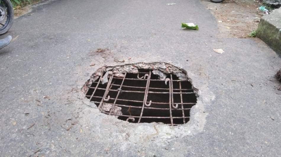 বানিয়াচংয়ে কালভার্টের মাঝখানে মরণফাদ : চরম ঝুঁকিতে পথচারীরা বানিয়াচংয়ে কালভার্টের মাঝখানে মরণফাদ : চরম ঝুঁকিতে পথচারীরা