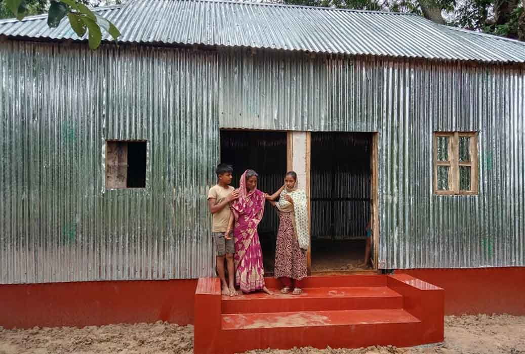 মাধবপুরে প্রবাসিদের সহায়তায় নতুন ঘর পেল প্রতিবন্ধী মাহমুদা মাধবপুরে প্রবাসিদের সহায়তায় নতুন ঘর পেল প্রতিবন্ধী মাহমুদা