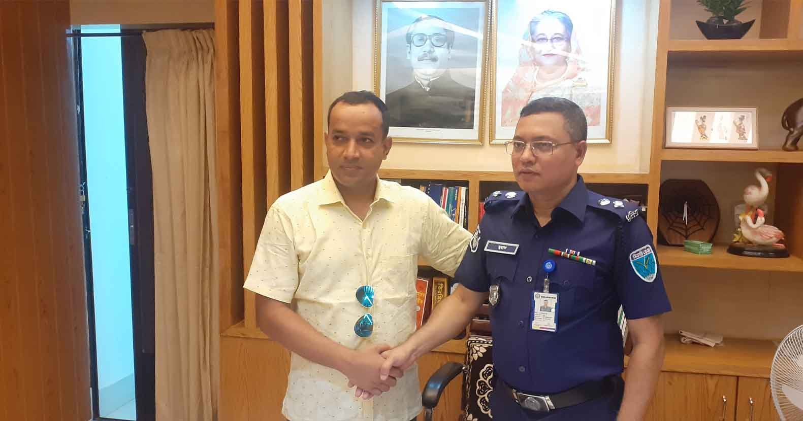মোহাম্মদ উল্ল্যার বিদায় ও নবাগত পুলিশ সুপার এসএম মুরাদ আলীকে সংবর্ধনা প্রদান মোহাম্মদ উল্ল্যার বিদায় ও নবাগত পুলিশ সুপার এসএম মুরাদ আলীকে সংবর্ধনা প্রদান