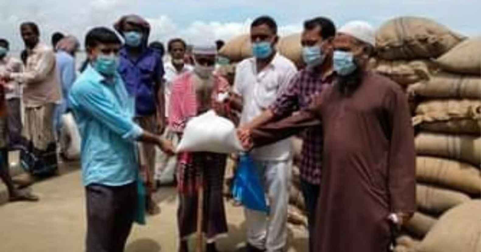 লাখাইয়ে ১৩৪৪ পরিবারের মাঝে প্রধানমন্ত্রীর ঈদ উপহার বিতরণ লাখাইয়ে ১৩৪৪ পরিবারের মাঝে প্রধানমন্ত্রীর ঈদ উপহার বিতরণ