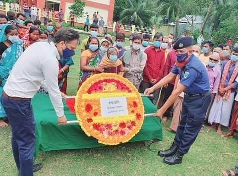 আজমিরীগঞ্জে গার্ড অব অনার দিয়ে মুক্তিযোদ্ধাকে সমাহিত আজমিরীগঞ্জে গার্ড অব অনার দিয়ে মুক্তিযোদ্ধাকে সমাহিত