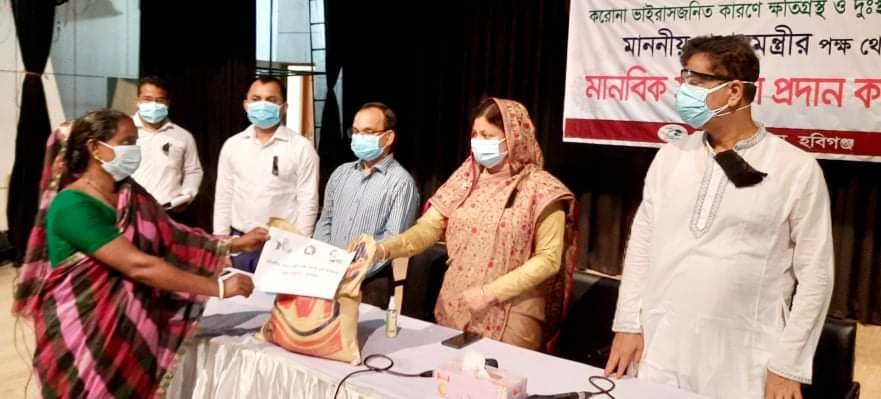 জেলা প্রশাসনের উদ্যোগে দুঃস্থদের মাঝে প্রধানমন্ত্রীর সহায়তা প্রদান জেলা প্রশাসনের উদ্যোগে দুঃস্থদের মাঝে প্রধানমন্ত্রীর সহায়তা প্রদান
